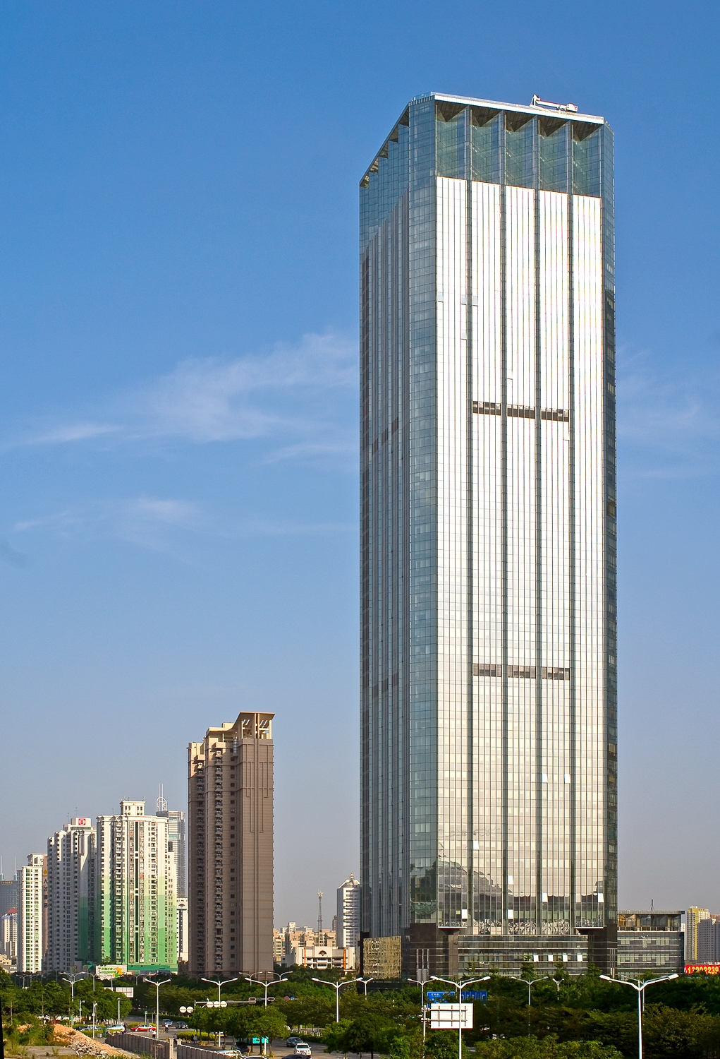 15-深圳榮超經貿中心（2010年度魯班獎，48層-206米-115247㎡）.jpg